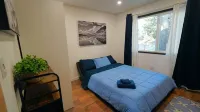 Beautiful Renovated Cozy Forest Home in Crestline with Hot Tub
