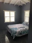 Tradewinds- quiet home overlooking the ocean  호텔
