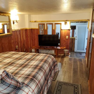 Comfort Queen Room-Non-Smoking Log Cabin Inn Promo Code