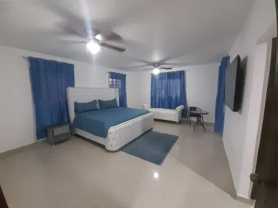 4 bedroom house with private pool Отели в г. 