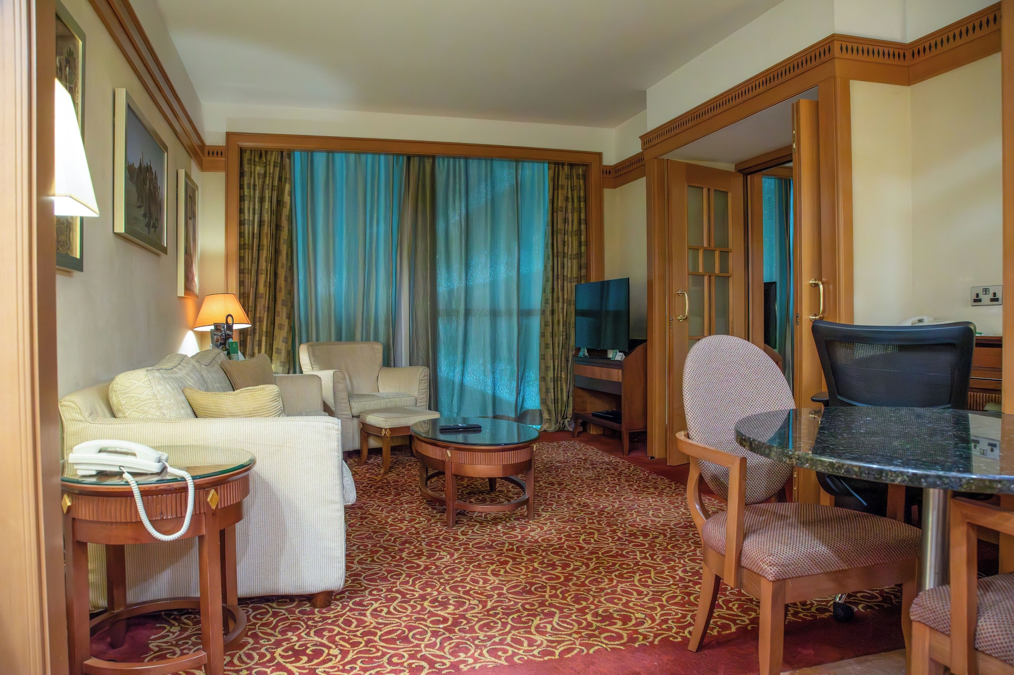 一卧室特大床套房 - 带厨房