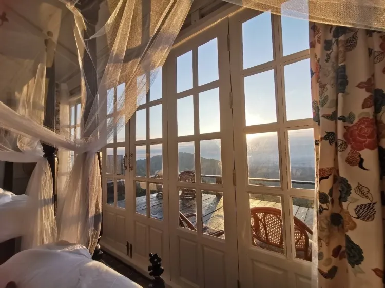 Executive Suite, Hot Tub, Mountain View