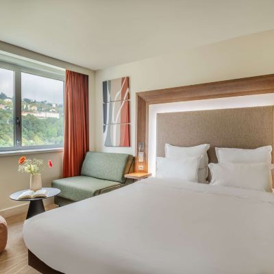 帶雙人床和單人梳化床的行政房，河景 里昂諾富特融合酒店優惠