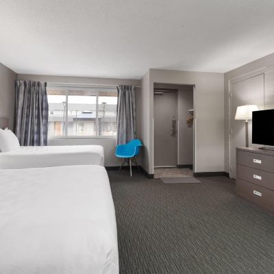 2 Queen Beds, Deluxe Room, Full Kitchen, Ground Floor, Smoking Stanford Inn & Suites Promo Code