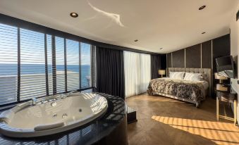 Charisma De Luxe Hotel - Housity