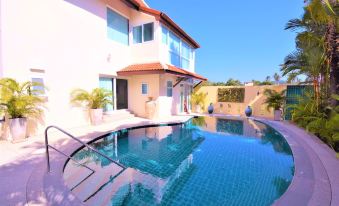 Very Large Villa Suitable for a Large Group up to 10 People or Even 2 Families
