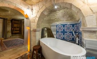 Charming Cave Hotel