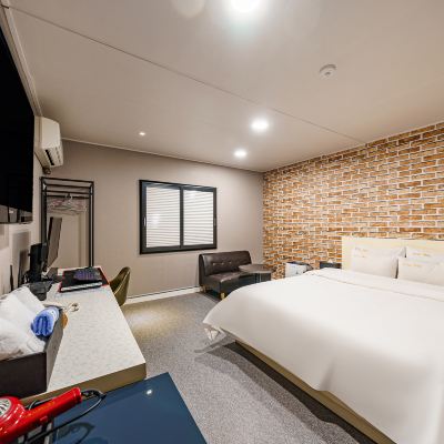 Deluxe (Natural Latex King Bed, Bathtub) 군산 메이 호텔 쿠폰
