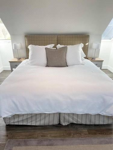 Cosy Country Modern Studio with Patio Space. One-Bedroom Apartment