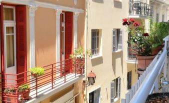 Plaka Elegant Apartment