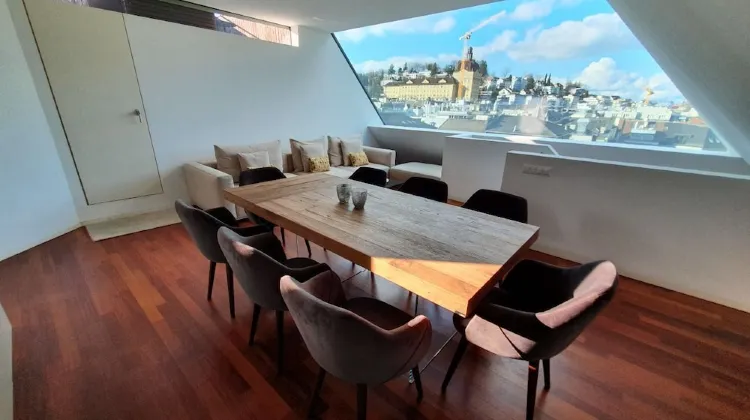 Lucerne Lake View Apartments 食事・レストラン