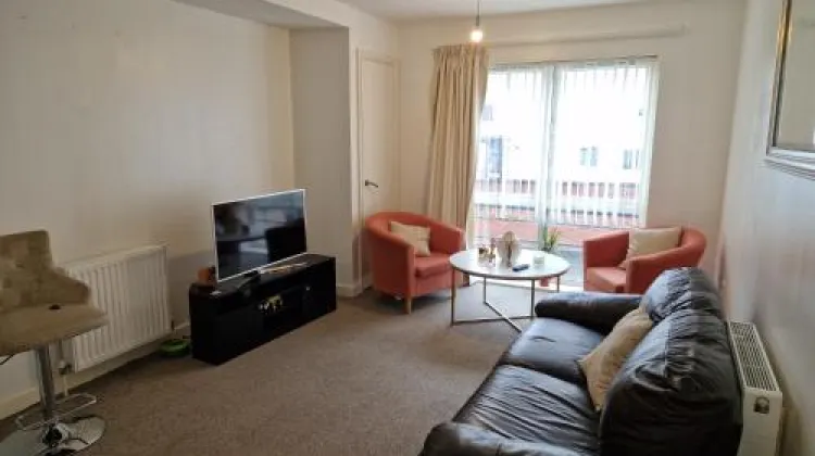 Remarkable 1-Bed Apartment in Northampton Town Cen Dining/Restaurant