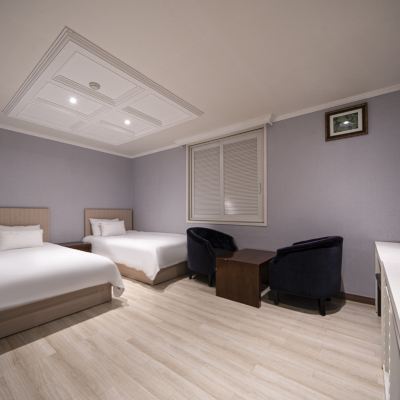 Vvip Twin (Queen + Single Bed) 영주 위즈호텔 쿠폰