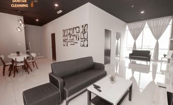 Spacious 3 Bedrooms by Cozy Home