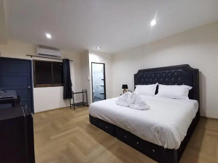 King Room With Balcony, Non Smoking, Private Bathroom