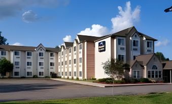 Microtel Inn & Suites by Wyndham Roseville/Detroit Area