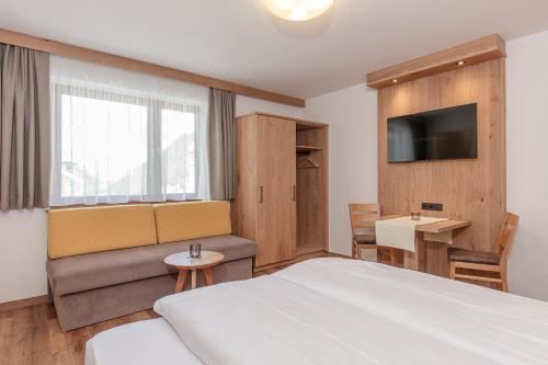 带山景的单间公寓a