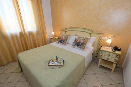 带山景的双人间