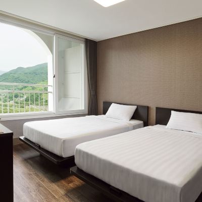 로열 스위트 (조식 포함, 프라이드 치킨 to-go 박스, 커피 2잔) 켄싱턴리조트 지리산하동 쿠폰