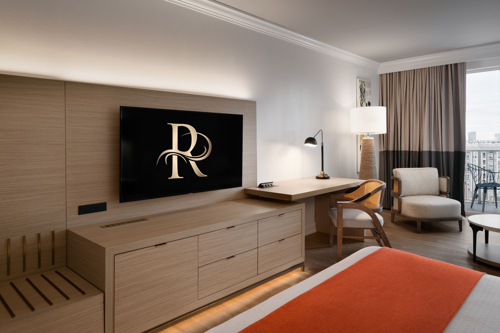 小型套房， 1张特大床， 阳台， 河景