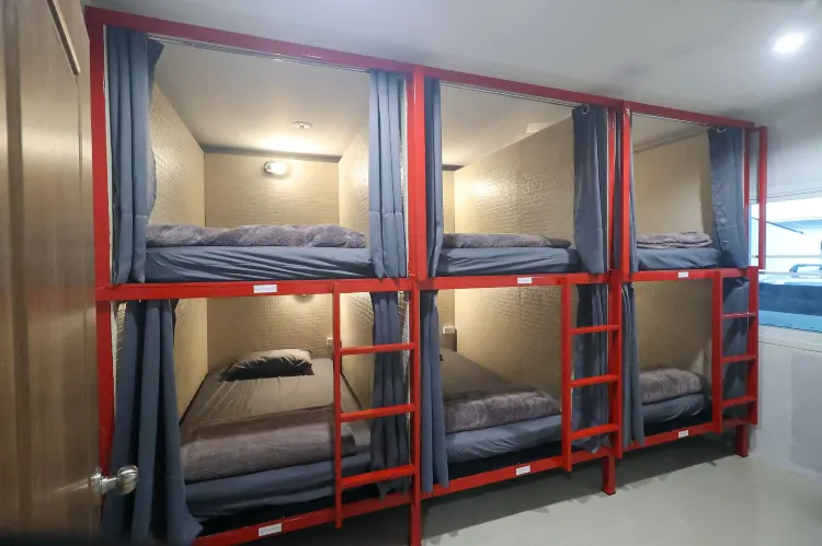 ห้องเบสิกพักรวม, หลายเตียง, ปลอดบุหรี่
