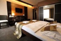 Hotel Dolphin - Adult Friendly