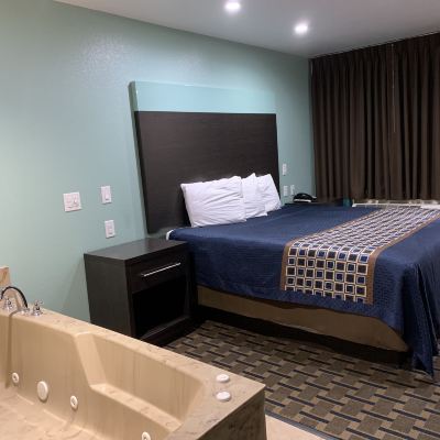 King Room With Hot Tub-Smoking Scottish Inns White Settlement Promo Code
