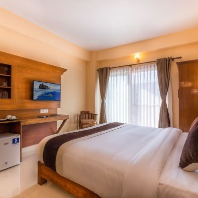 Deluxe Double Room, 1 King Bed, Mountain View Hotel Lake Shore Promo Code