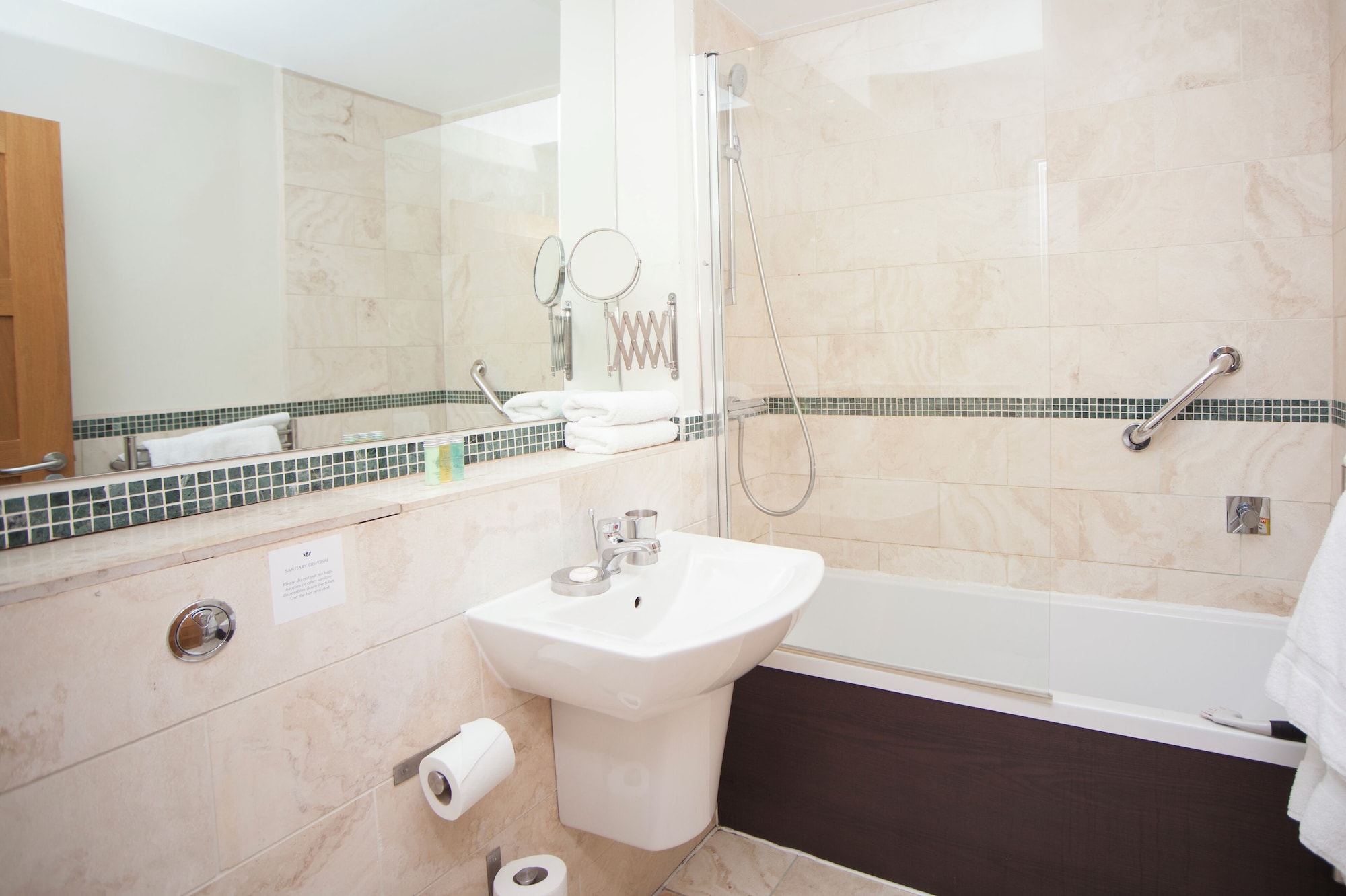 豪华四人房， 2 张双人床