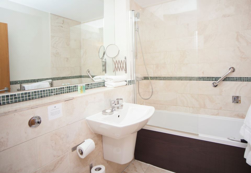 豪华四人房， 2 张双人床