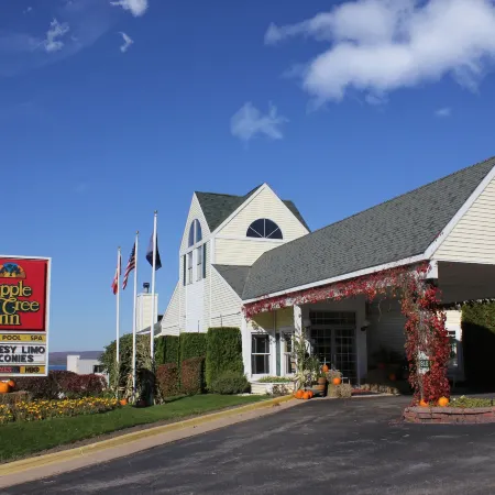 Apple Tree Inn, SureStay Collection by Best Western Отели в г. Петоски