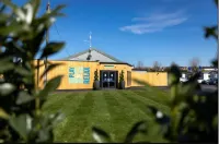 Felixstowe Beach Holiday Park Caravan Hotel a 