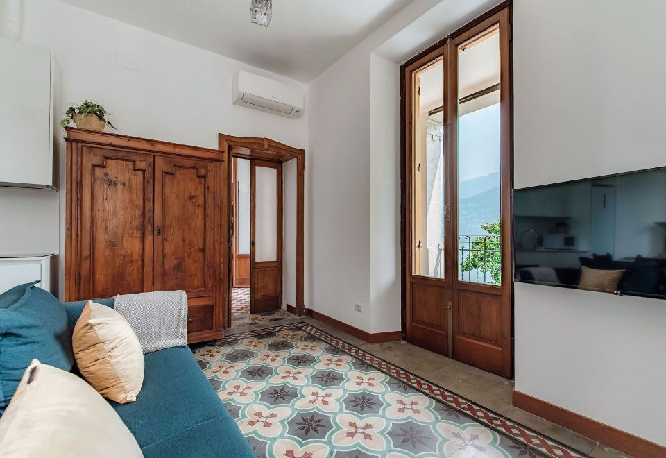 Villa Eugenia suite 2Apartment With Lake View