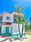 Stunning Marina-Front Townhome in South Bimini: Steps to pristine beaches Hotels in 