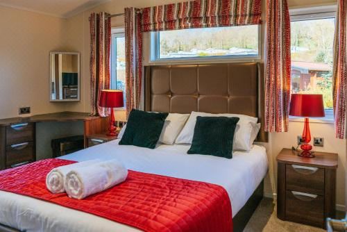 Blairgowrie Holiday Park Signature Two-Bedroom Lodge With Hot Tub