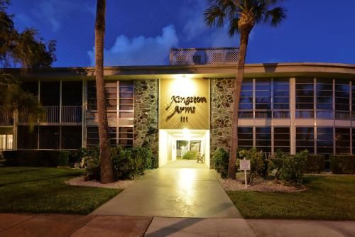 King Bed - Walk to St. Armand's Circle and Lido Beach in Minutes!One-Bedroom Apartment