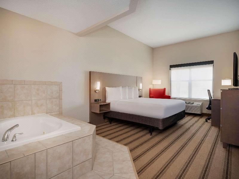 Country Inn & Suites by Radisson Albertville near Outlet Mall - Housity
