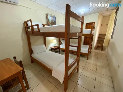 4床女生宿舍房（一张床位）