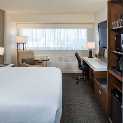 Deluxe Guest Room, 1 King, Atrium Building Delta Hotels by Marriott Calgary South Promo Code