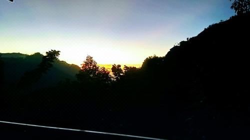 带山景的双人间