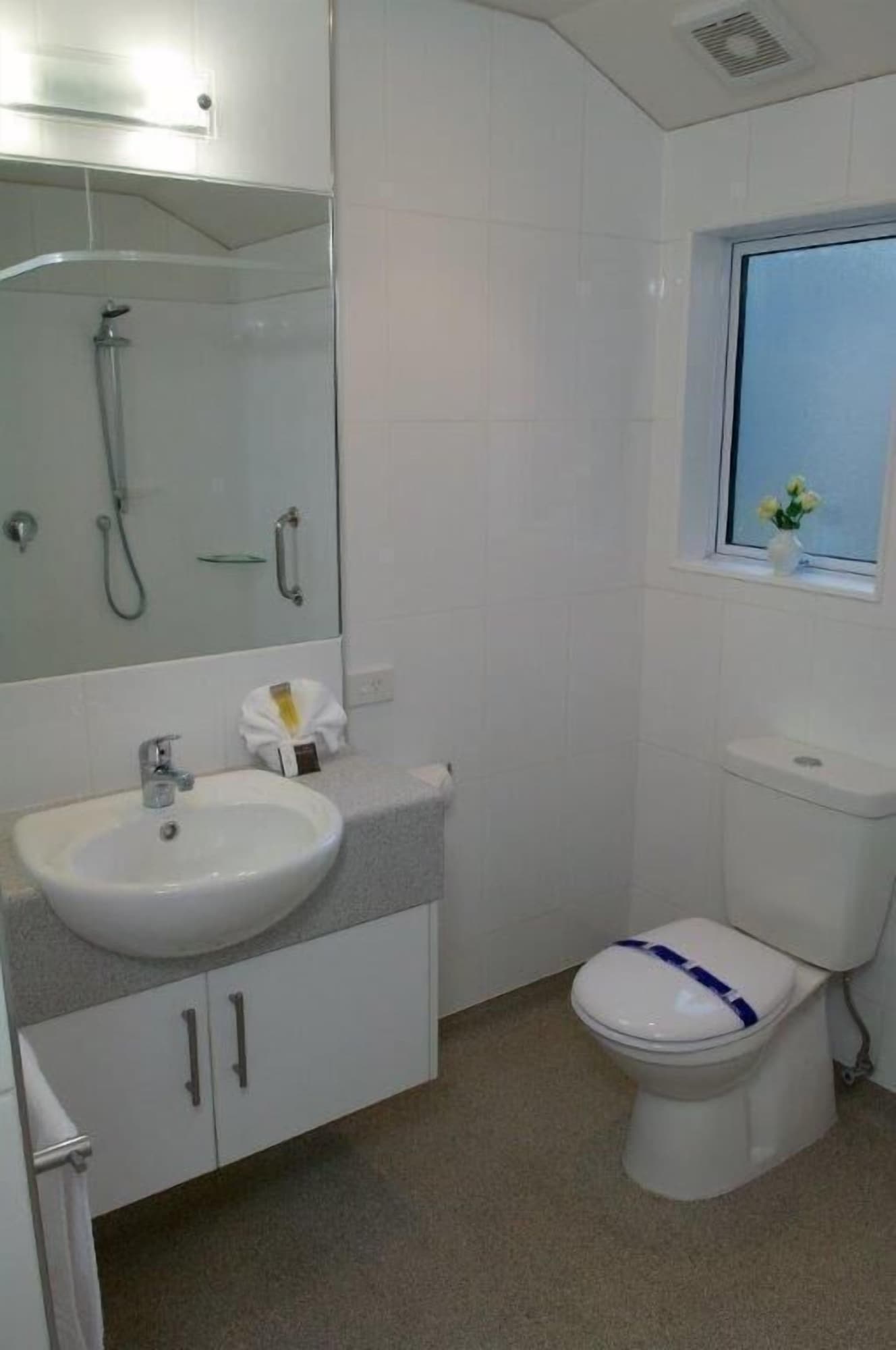 行政开间， 2 张单人床