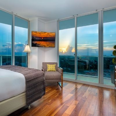 Two Bedrooms City Studio Suite with Partial Ocean View