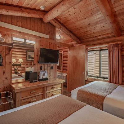 Deluxe Cabin, 2 Queen Beds W/Sofabed
