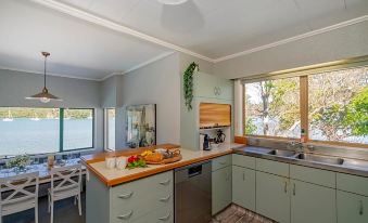 Oceans 88 Whitianga Coastal Suites