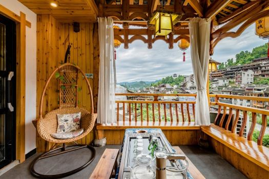 Floral Hotel·Furong Town Qichi Hotel (Cascade Branch)