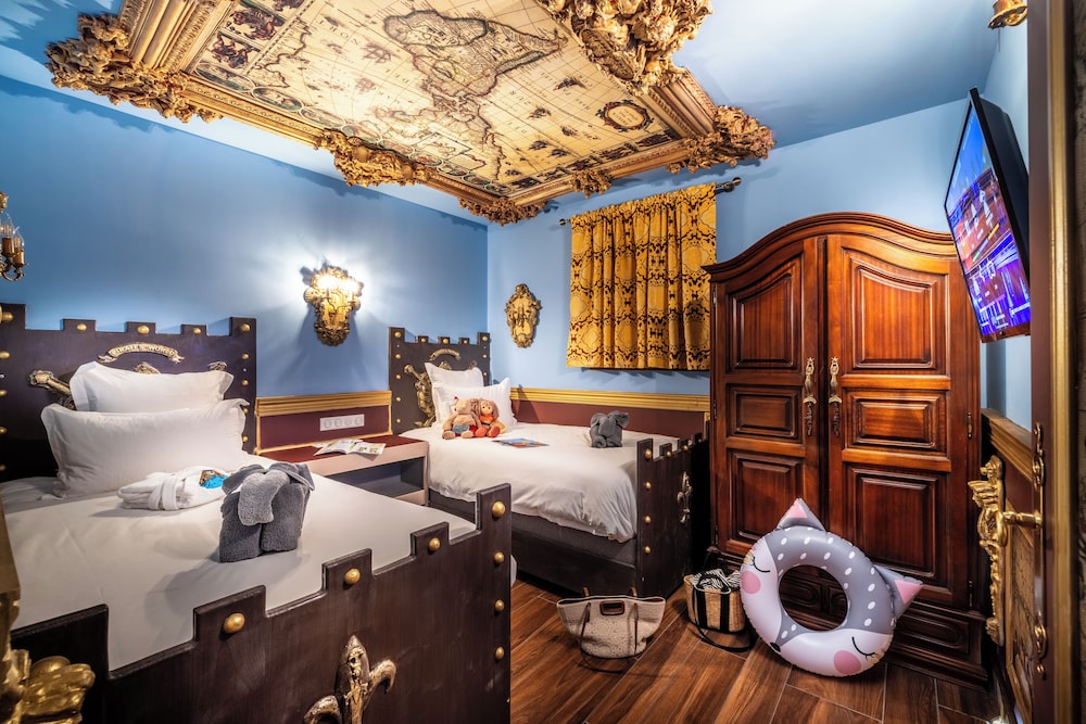 Luxury Suite, 2 Bedrooms, Terrace, Garden View