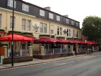 Whites Hotel