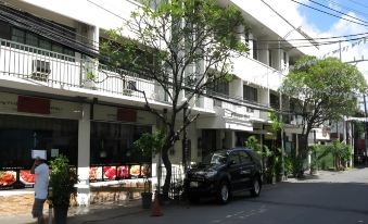 Adriatico Arms Hotel - Housity