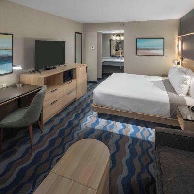 King Room Accent Inns Victoria Promo Code