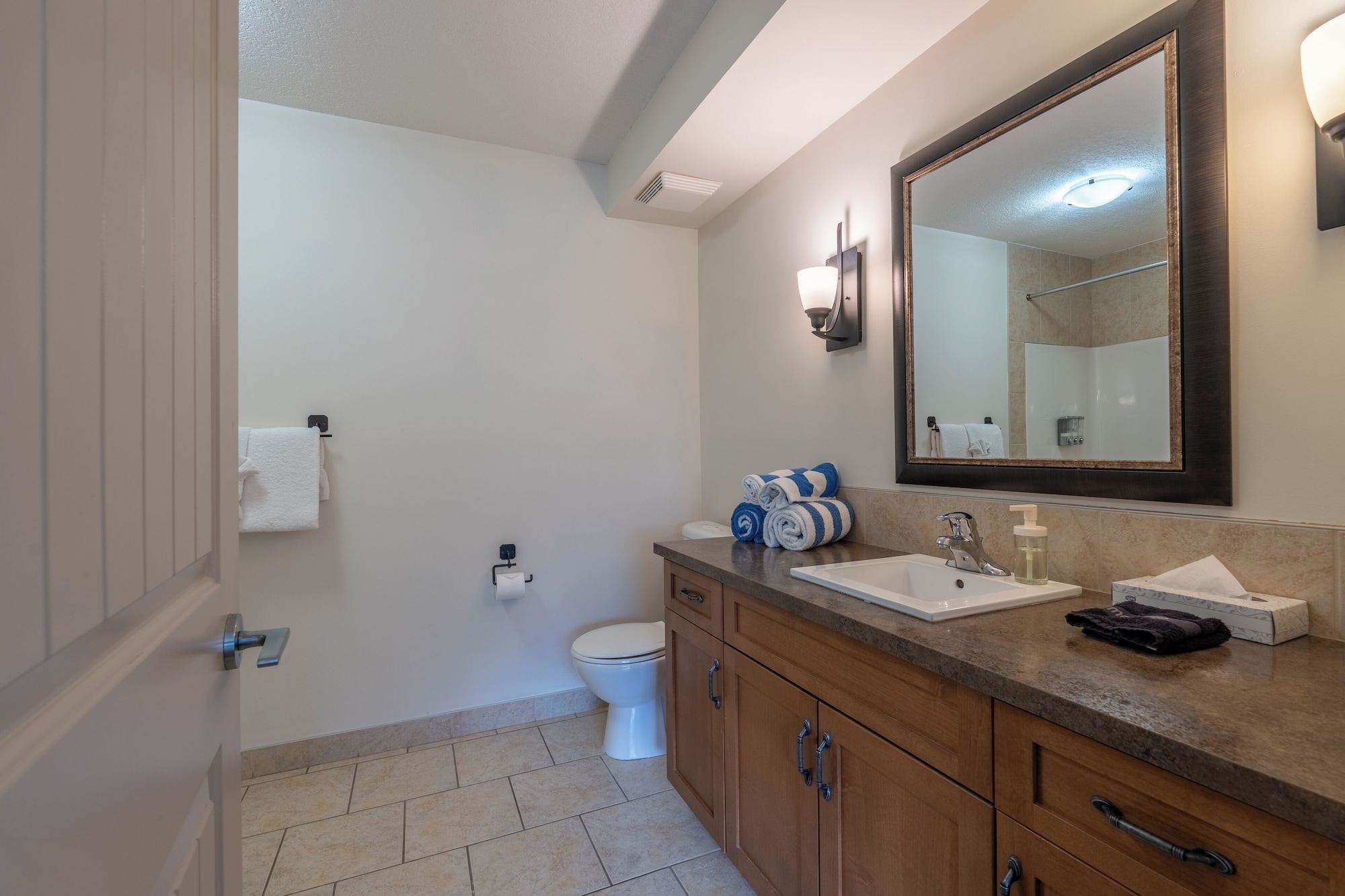 3207号两卧室带书房，两层